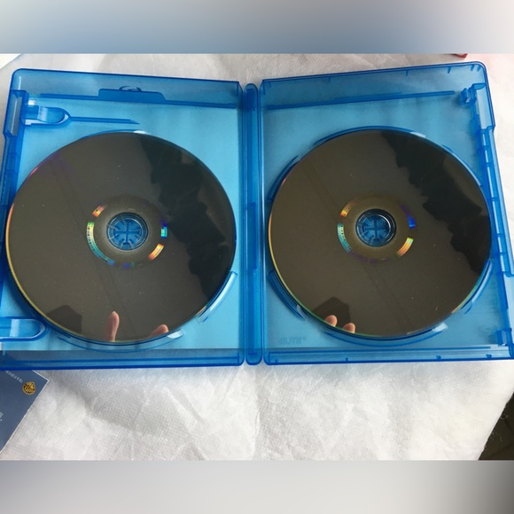 2/$15 The Big Bang Theory Season 8 Blu-Ray - Picture 5 of 5